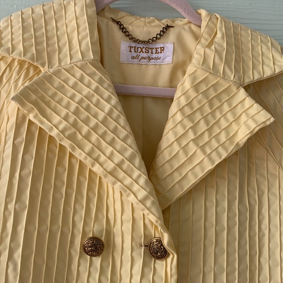 Vintage 1960’s Pleated Yellow Trench Jacket - Picture 3 of 9